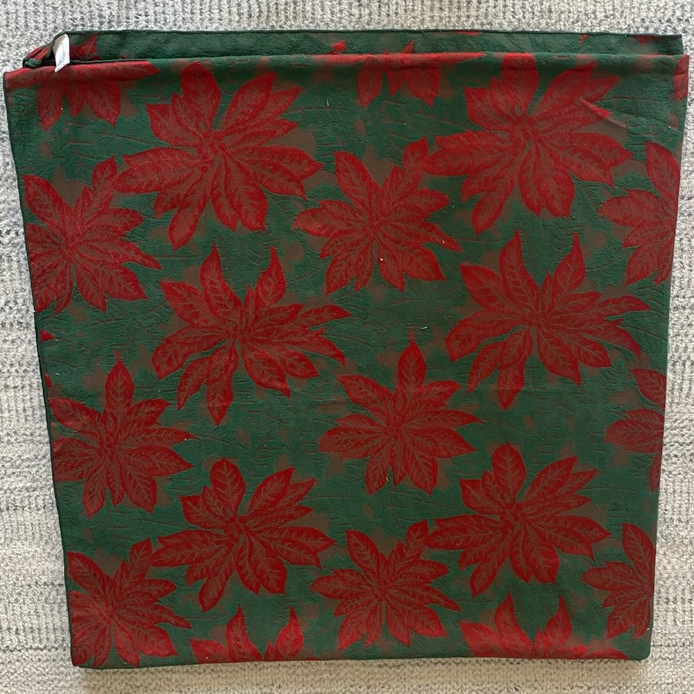 Wilton Court Holiday Poinsettia Damask Tablecloth